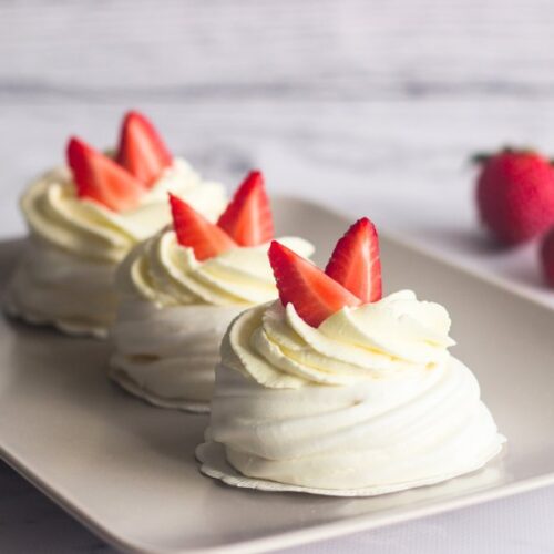 white-chocolate-mini-pavlovas-meringue