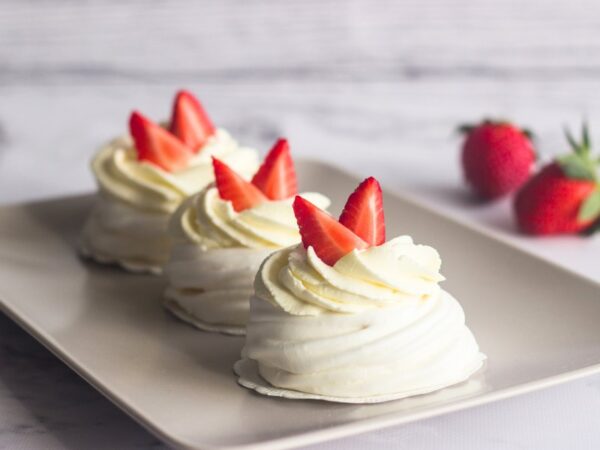 white-chocolate-mini-pavlovas-meringue