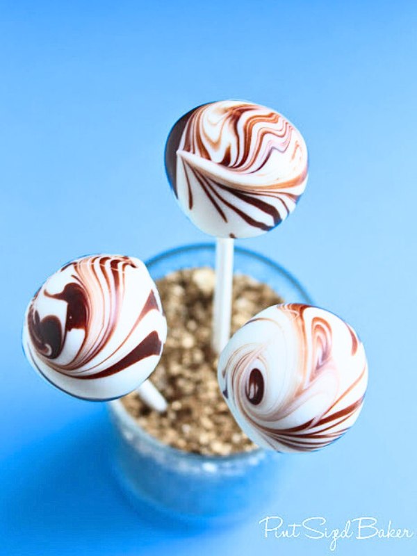 https://pintsizedbaker.com/wp-content/uploads/2013/01/marble-cakepops.jpg