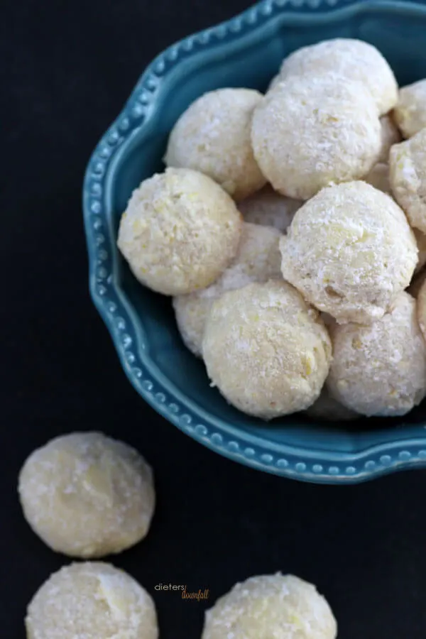 Little Snowball Cookies flavored with the tart and tangy Lemony flavor. from #DietersDownfall.com