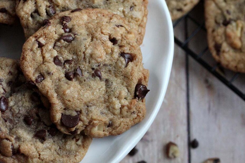 These classic chocolate chip cookies are just what you’ve been craving! Pack them with chocolate and walnuts for a great snack any time of day!