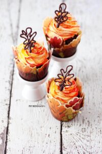 You won't believe how easy these fall leaves cupcakes were to decorate. Yellow and Orange frosting with chocolate leaves are so stunning for your Autumn Party.