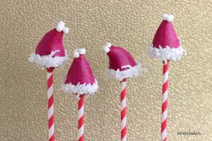 These Santa Hat Cake Pops are so cute and perfect for a Christmas treat! They are super easy to make and look so cute! I love these cake pops!