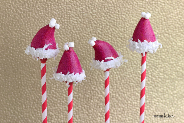 These Santa Hat Cake Pops are so cute and perfect for a Christmas treat! They are super easy to make and look so cute! I love these cake pops!