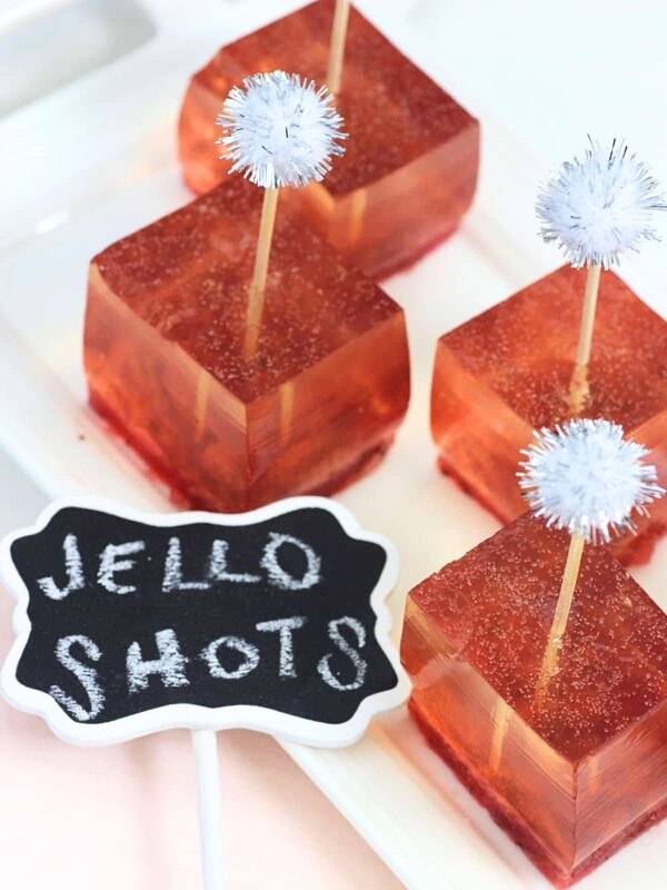 champagne-strawberry-jello-shots.jpg