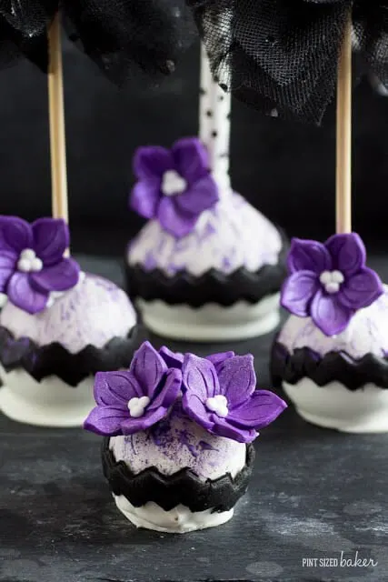 You won't believe how easy it is to make these stunning cake pops using Wilton products! 