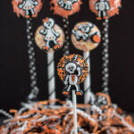 BOO!! Don't be scared of making some cake pops this Halloween! Check out how easy it can be with this easy Halloween Cake Pop Tutorial.
