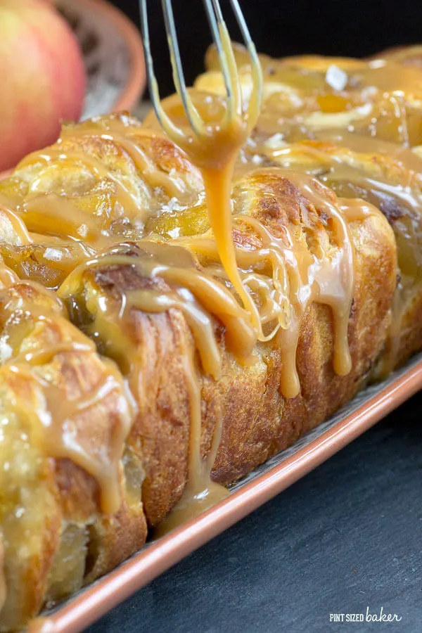 Ooey gooey and oh so yummy caramel sauce on top of a delicious pull apart apple bread.