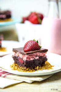 I fell in love with these Strawberry Brownie Bars. Made with premade GF pretzels and a brownie mix, this dessert is a breeze to whip up!