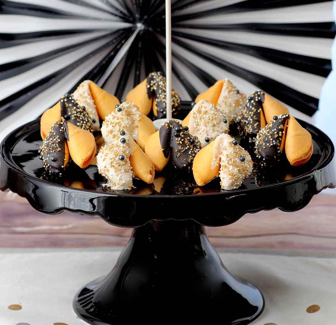 new-years-fortune-cookies