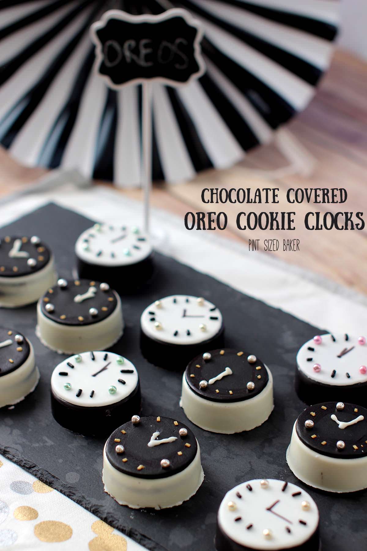 Count Down to the New Year with these fun Chocolate Covered Oreo Cookie Clocks. Perfect for you party!