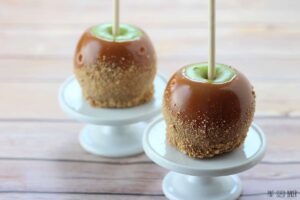 Tips to make the best Homemade Caramel Apples. It's all about clean apples and homemade caramel.
