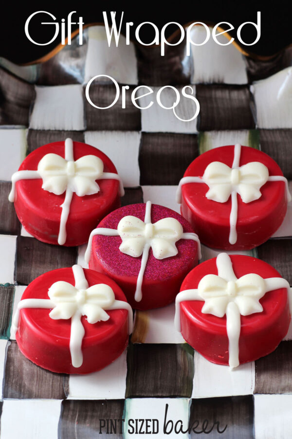 Wouldn't you love to receive these Chocolate Covered Oreo Presents all wrapped up with a bow.