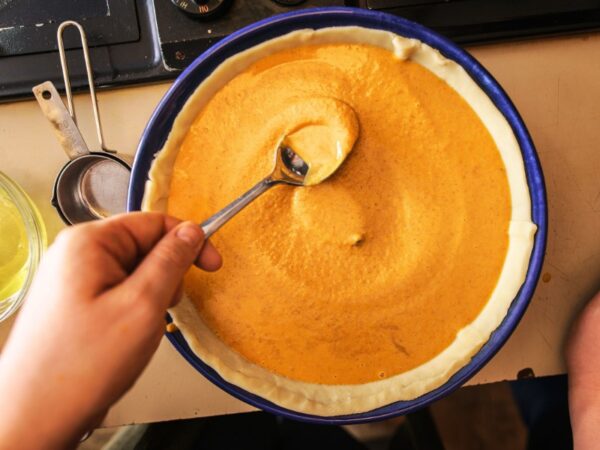 making-basic-pumpin-pie