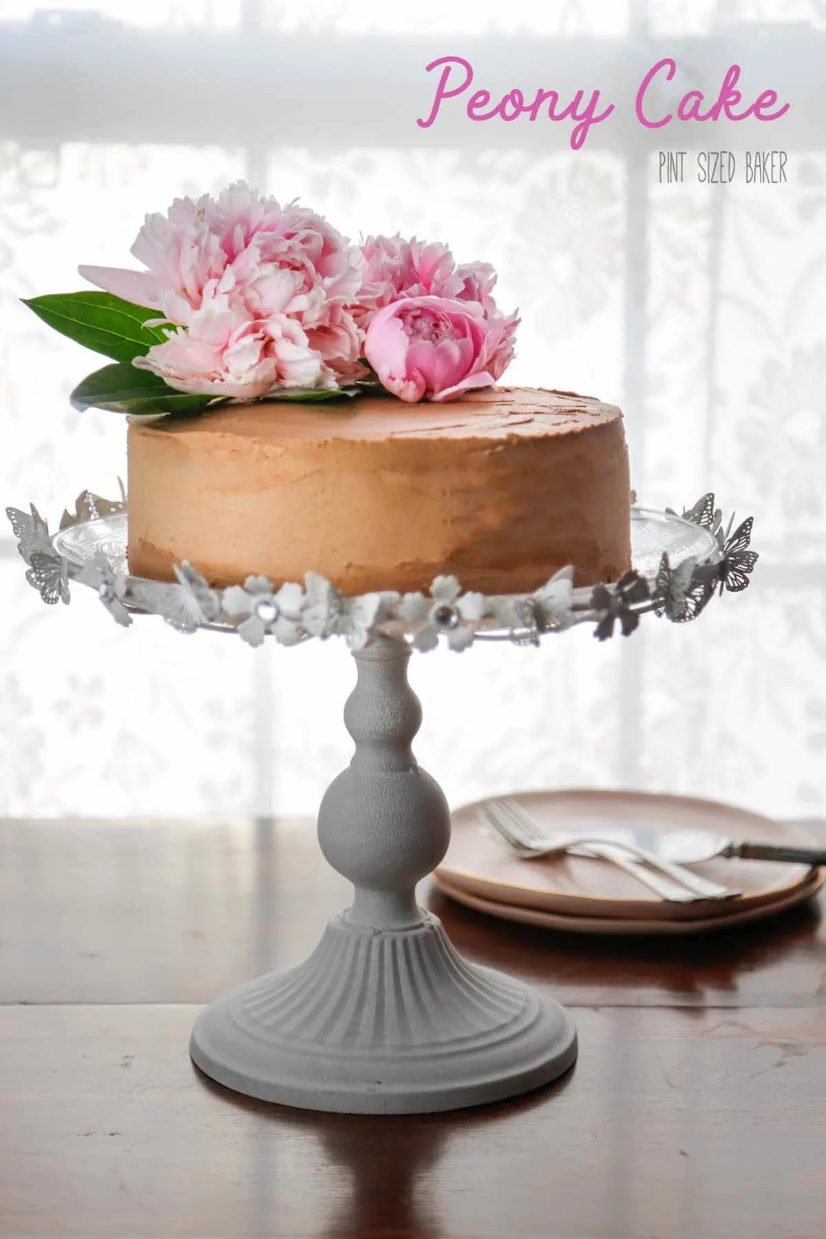 Pick some fresh peonies from your garden or buy them from the store to dress up a basic cake and turn it into a beautiful peony cake for your next party.