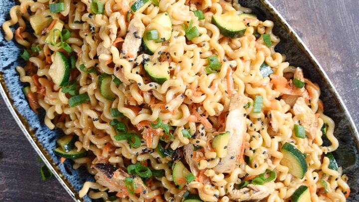 Spice up dinner time and serve your family Sesame Noodles with Grilled Chicken Carrots and Zucchini tonight © COOKING WITH CURLS