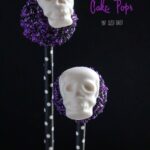 Super Easy Skeleton Cake Pops are perfect to make foryou Halloween party dessert table. Skulls and bones make for a spooky and sweet treat.