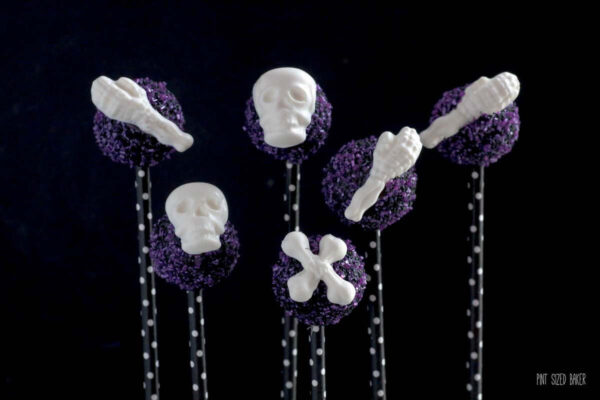 Super Easy Skeleton Cake Pops are perfect to make for you Halloween party dessert table. Skulls and bones make for a spooky and sweet treat.