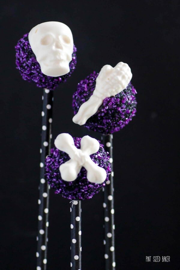 Super Easy Skeleton Cake Pops are perfect to make for you Halloween party dessert table. Skulls and bones make for a spooky and sweet treat.