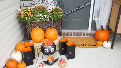 Easy Outdoor Halloween Decorations for your Porch 05814