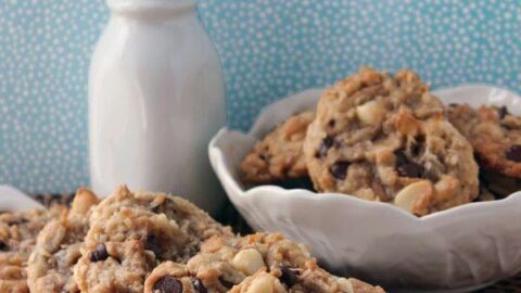 MACADAMIA NUT CHOCOLATE CHIP COOKIES WITH COCONUT 600x900 1