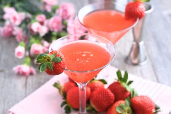 fresh-strawberry-vodka-martini-drinks