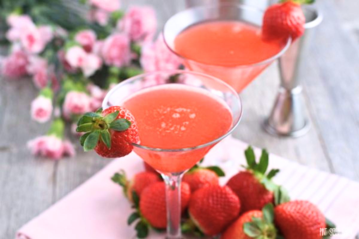 Fresh Strawberry Vodka Martini Recipe + Video • Pint Sized Baker