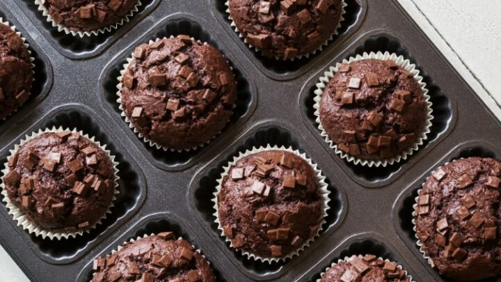 15 Muffin Recipes - Back to School 2 Image for Chocolate Chunk Muffins from a Cake Mix