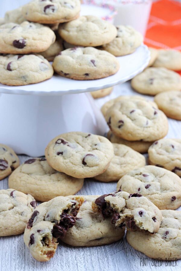 Perfectly soft cookies ready to be eaten.